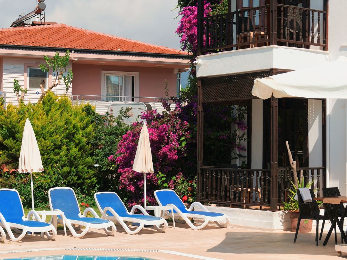 Zekeriyaköy'de Havuzlu Kiralık Villa